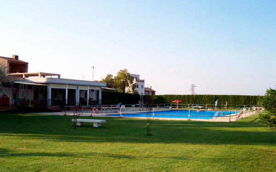 Imagen de archivo de las piscinas de Torrevelilla./ L.C.