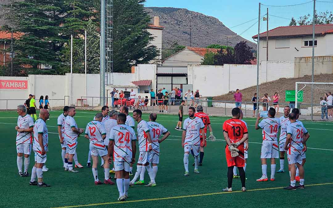 Los jugadores de la provincia de Teruel durante el partido./ J.M.