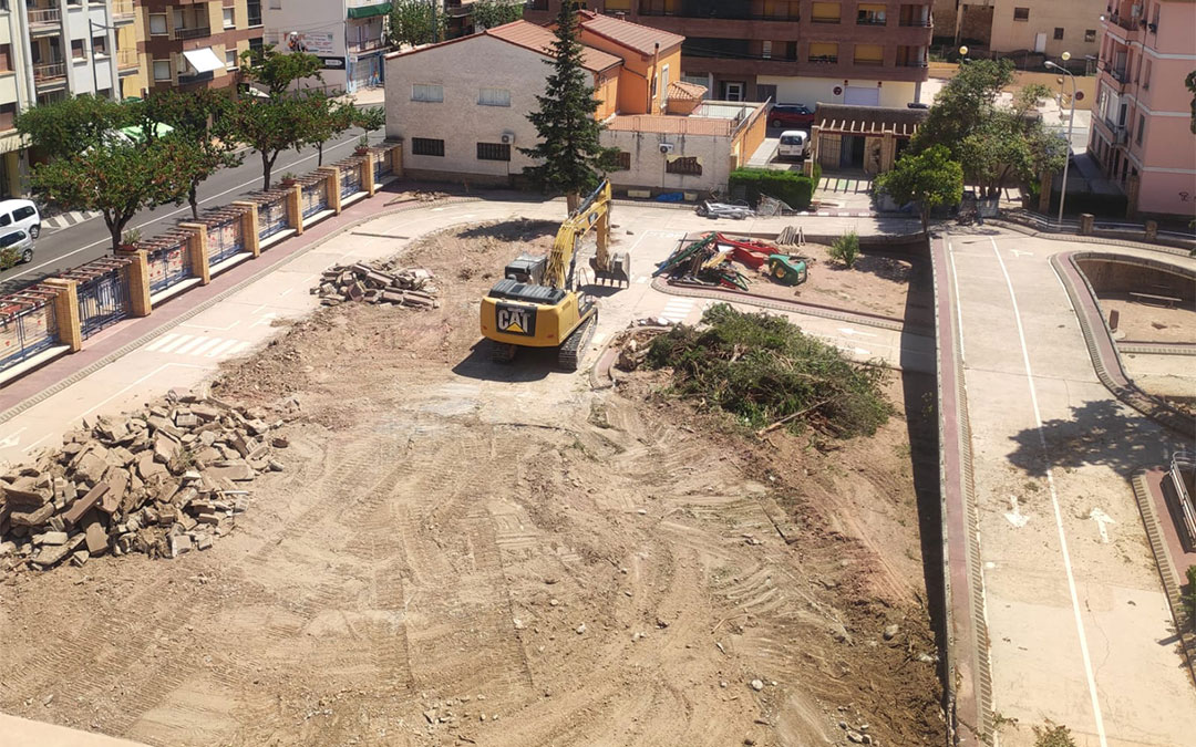 Aspecto del parque tras la tala de los árboles y la retirada de los juegos infantiles./ La COMARCA