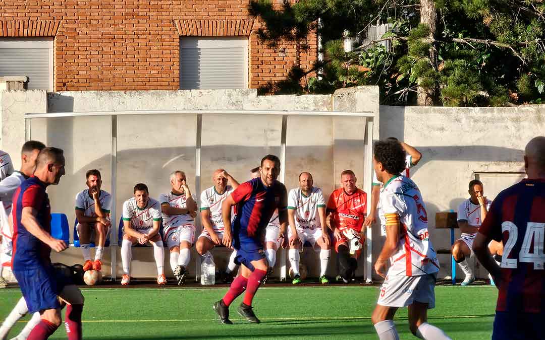 Una de las jugadas del partido./ J.M.