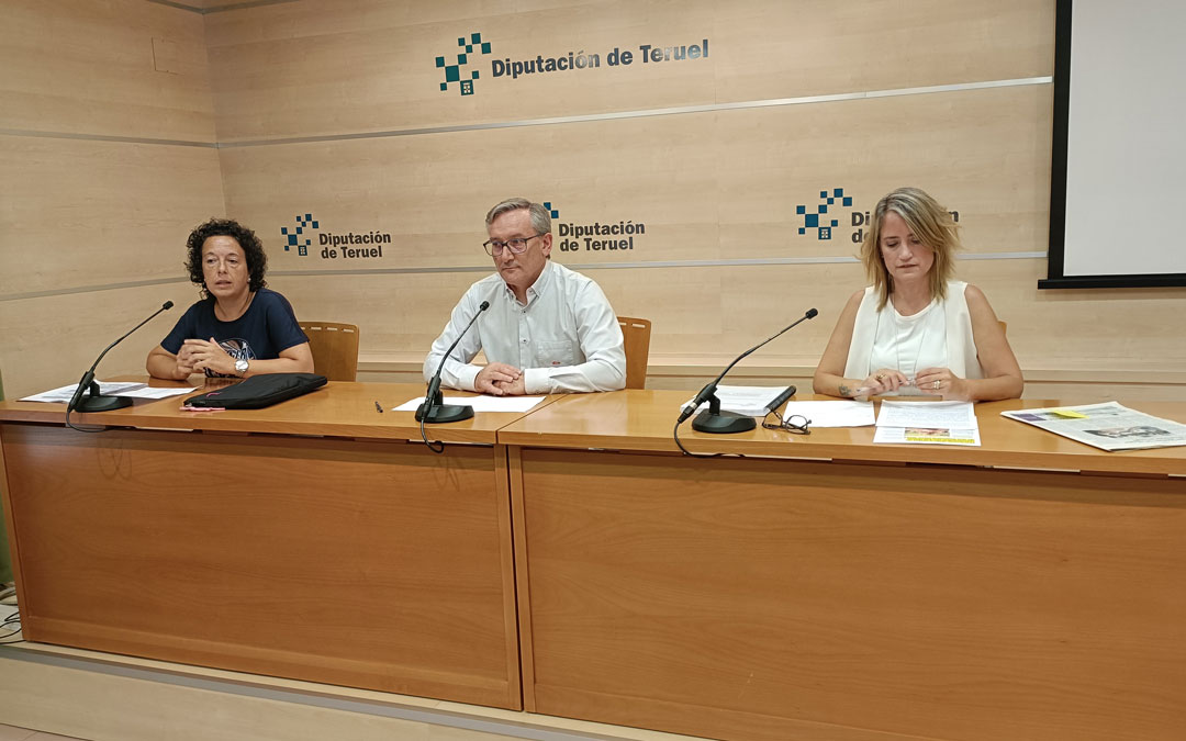 El presidente de la DPT, Joaquín Juste; la diputada delegada de Cooperación, Carmen Maorad y la diputada delegada de Hacienda, Yolanda Sevilla durante la presentación./ DPT