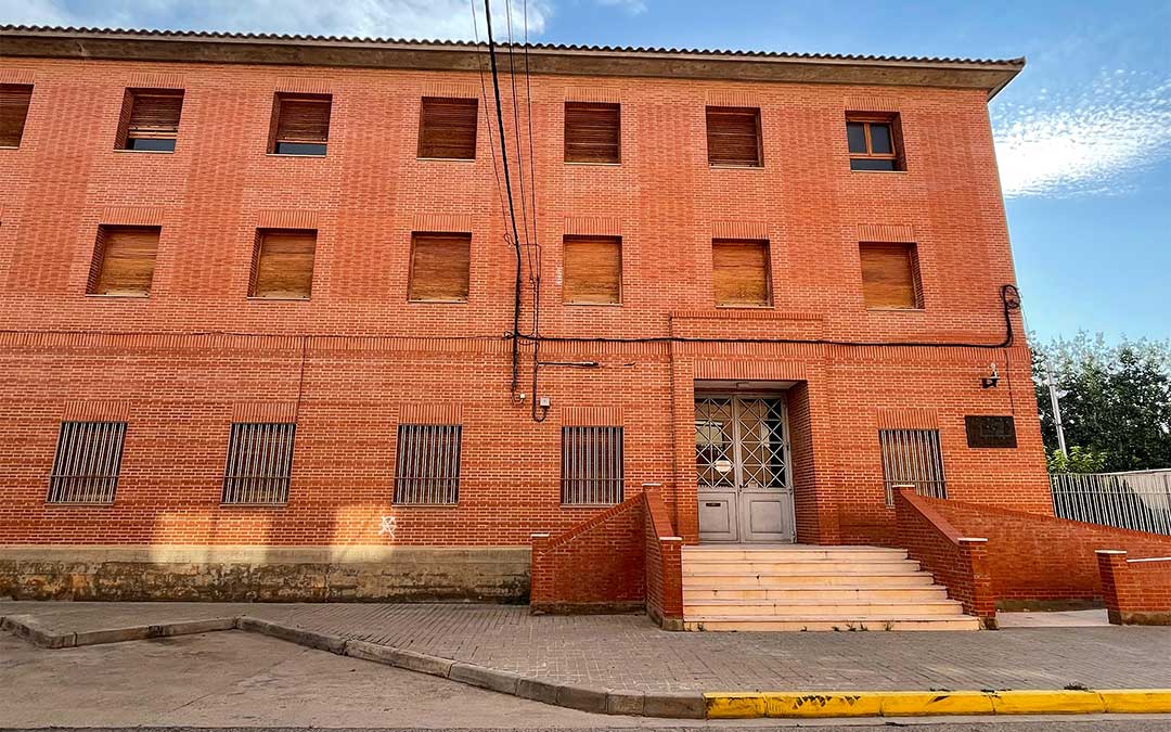 La antigua residencia de estudiantes 'Florencio Repollés' de Caspe se rehabilitará para que el IES Mar de Aragón cuente con más aulas./ Sofía Fondevilla