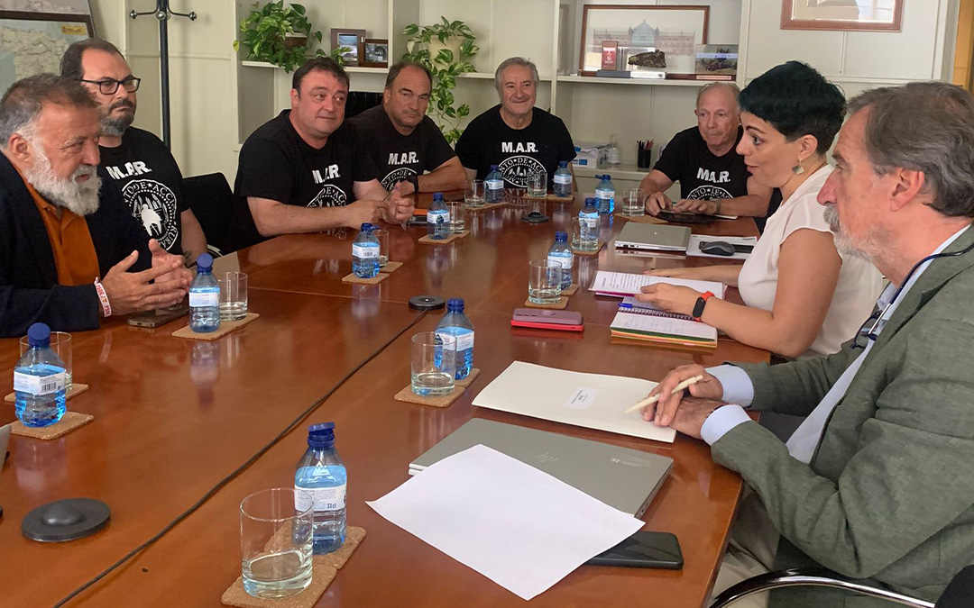 Varios integrantes del MAR se han reunido este miércoles con la secretaria general de Transporte Terrestre por Carretera y Ferrocarril, Marta Serrano./ MAR