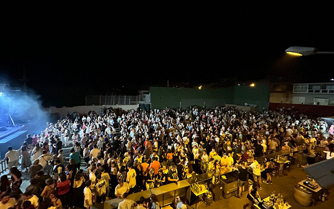 Fiesta del sábado con llenazo. / María Abadía