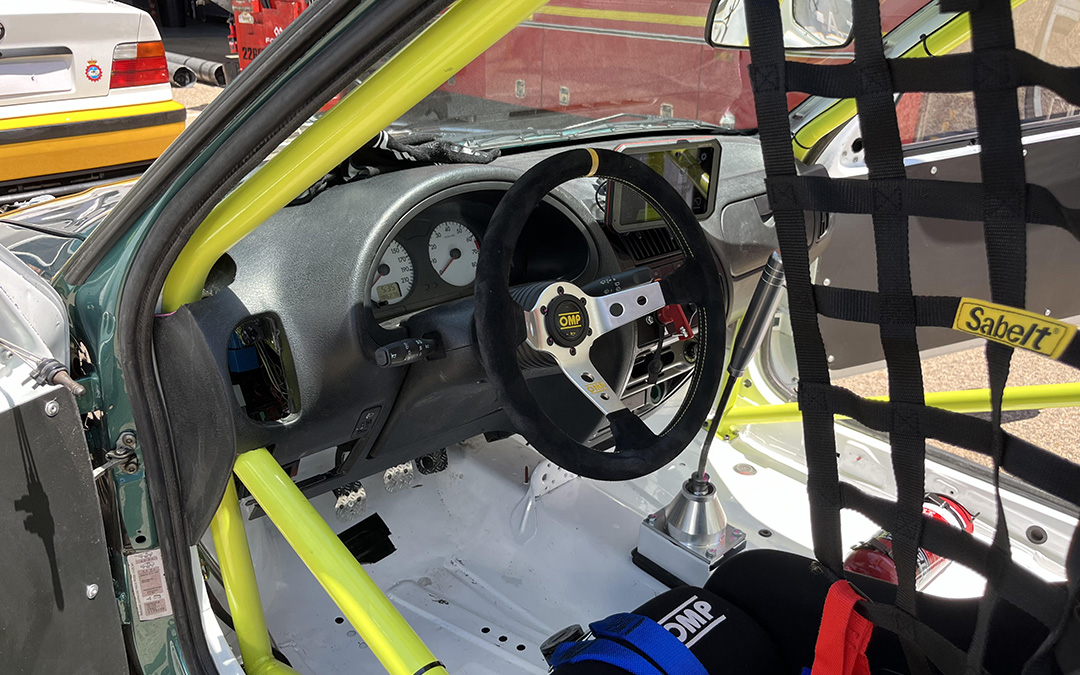 Vista del interior del coche preparado por el CPIFP Bajo Aragón./ A.F.