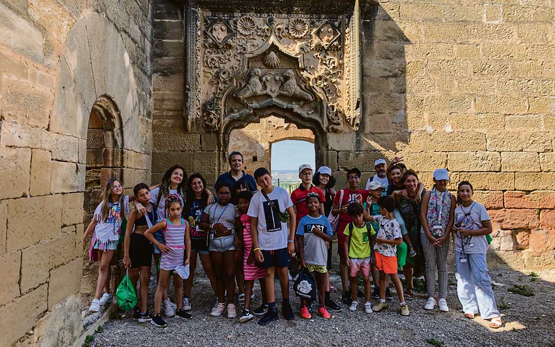 Foto de grupo en Maella./ Asociación Escuela Benaiges