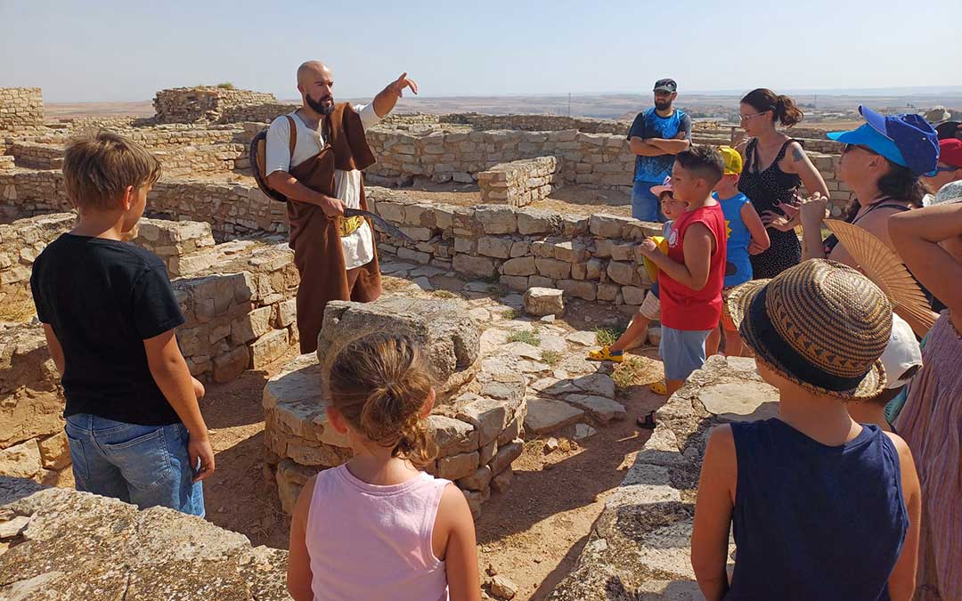 Visita teatralizada para niños en el yacimiento Cabezo de Alcalá de Azaila este sábado / Araceli Fernández