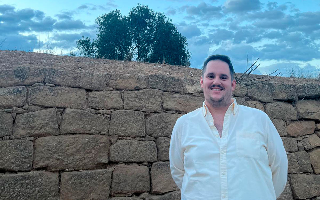 Álvaro Vicente en Alcañiz, donde creció rodeado de historia. / V.C.