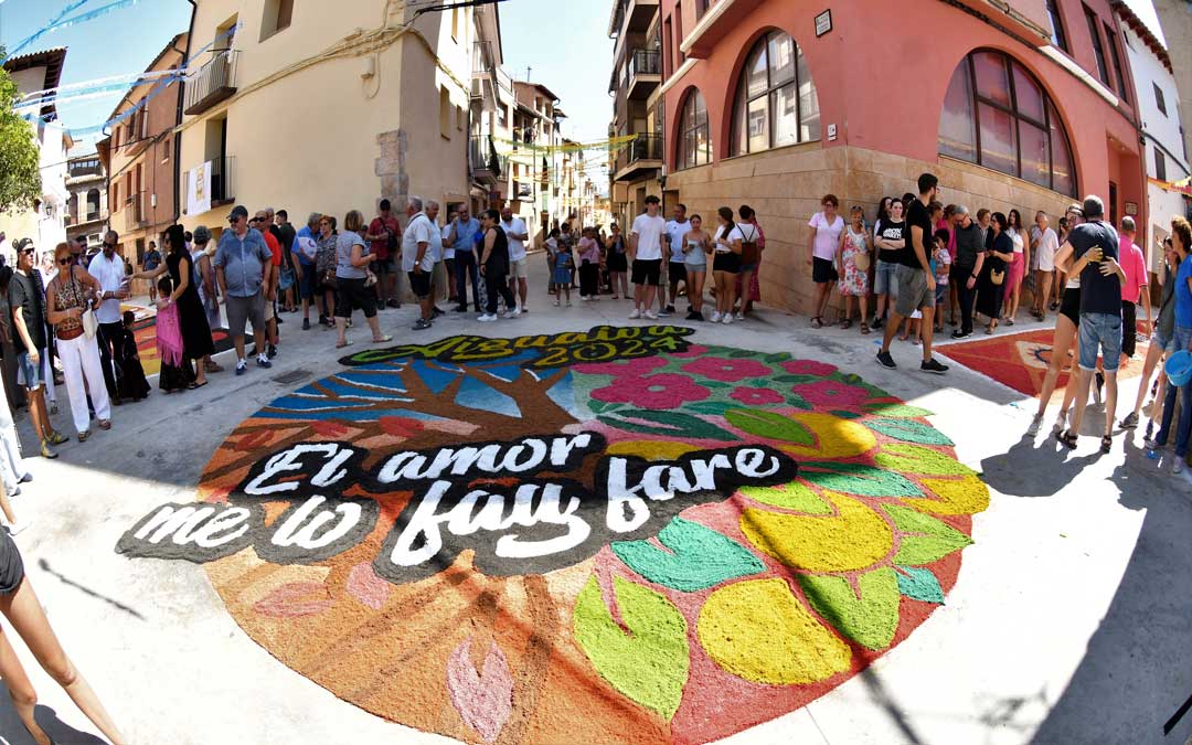 Motivo principal del recorrido de las alfombras de Aguaviva 2024./ L.C.