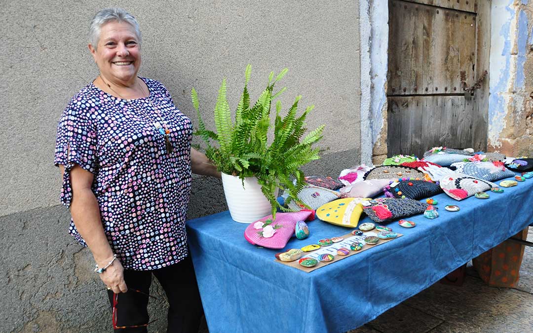 La artesana matarrañense Pilar Tejedor en Beseit Art./ J.L.