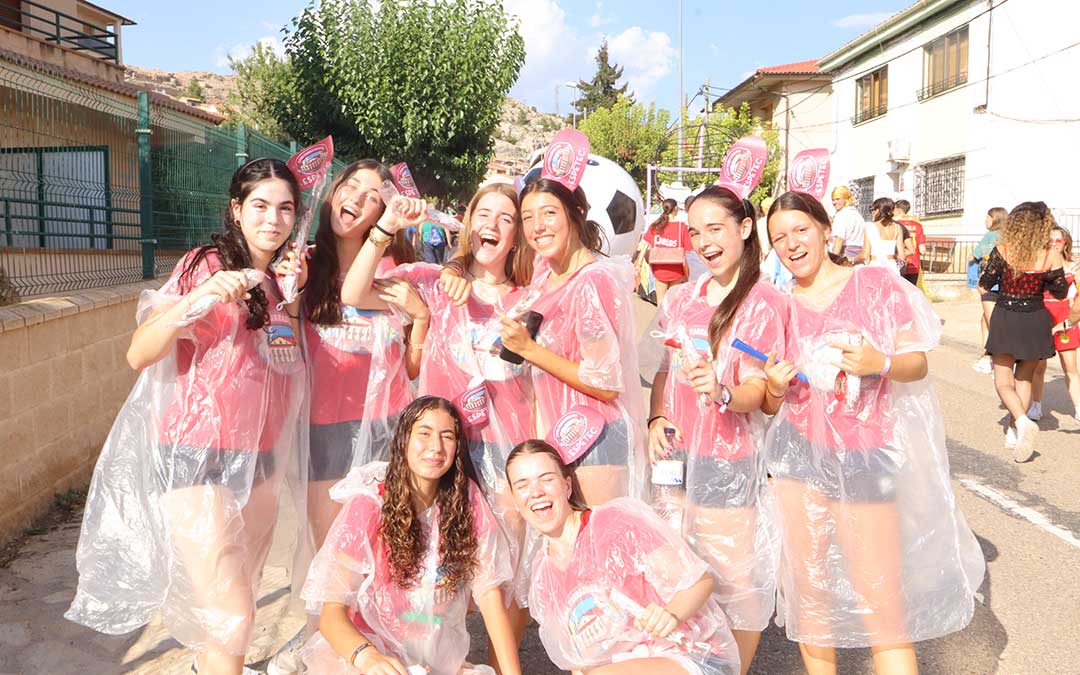 Desfile de carrozas en Castellote/ A.Z