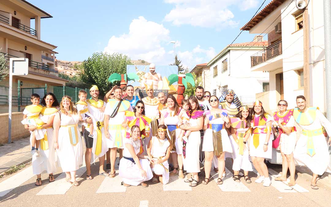 Desfile de carrozas en Castellote/ A.Z
