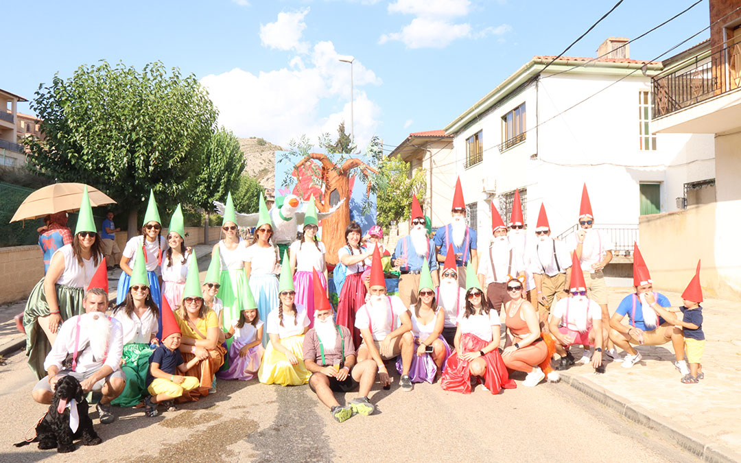 Desfile de carrozas en Castellote/ A.Z