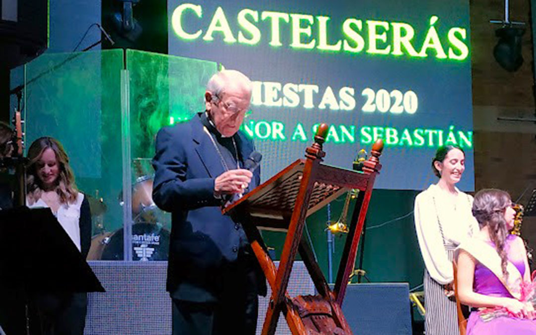 Monseñor Ramiro Moliner en 2020 cuando fue pregonero de las fiestas de San Sebastián de Castelserás./ Ayuntamiento de Castelserás