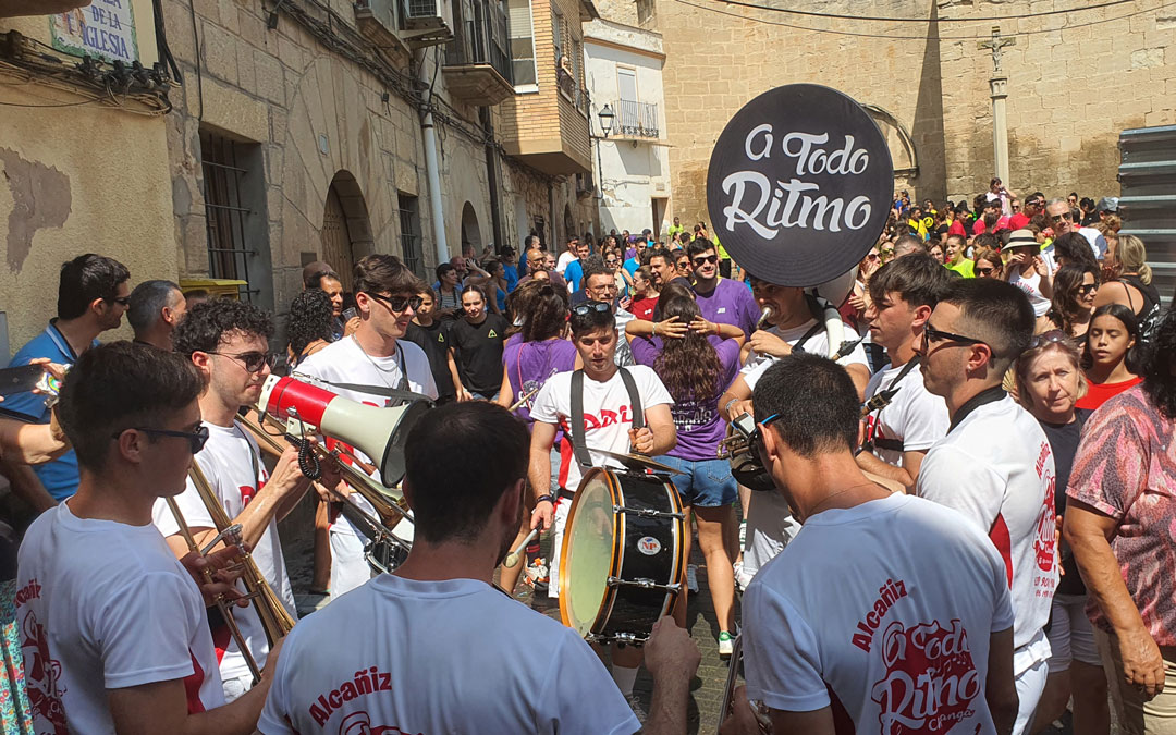 La charanga 'A Todo Ritmo' amenizando el chupinazo. /Claudio Ríos