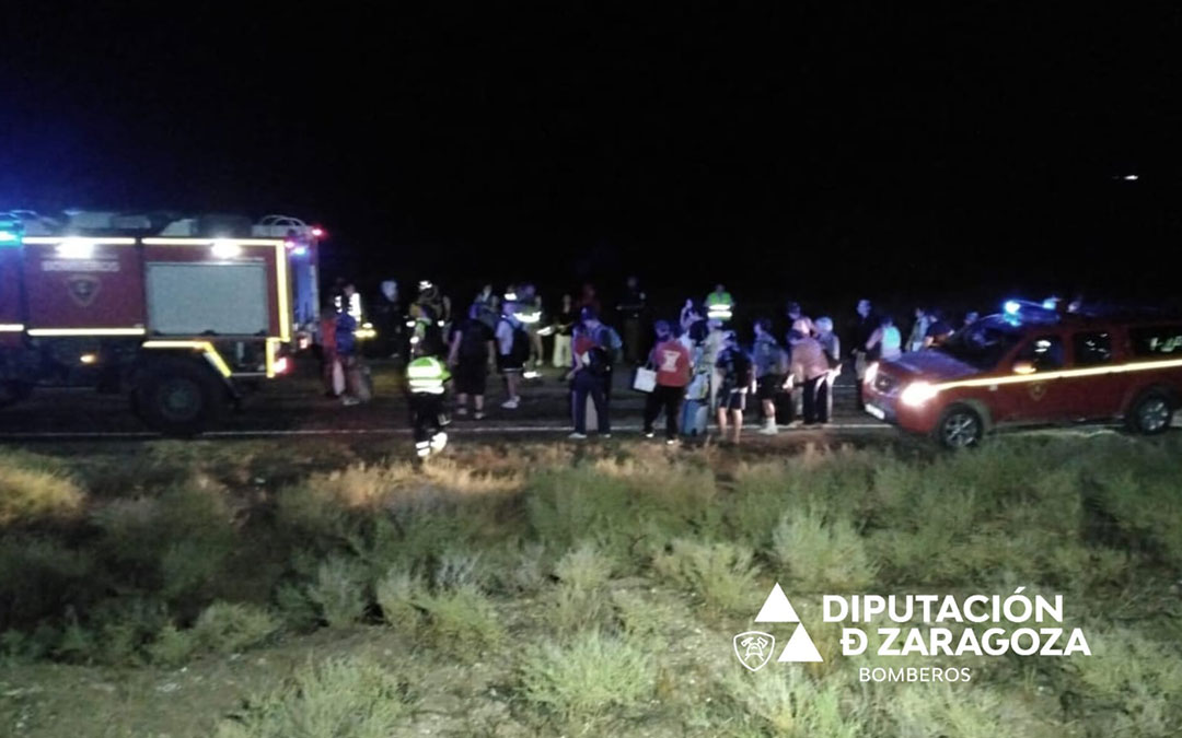 Momento del desalojo del tren a la altura de Sástago./ DPZ