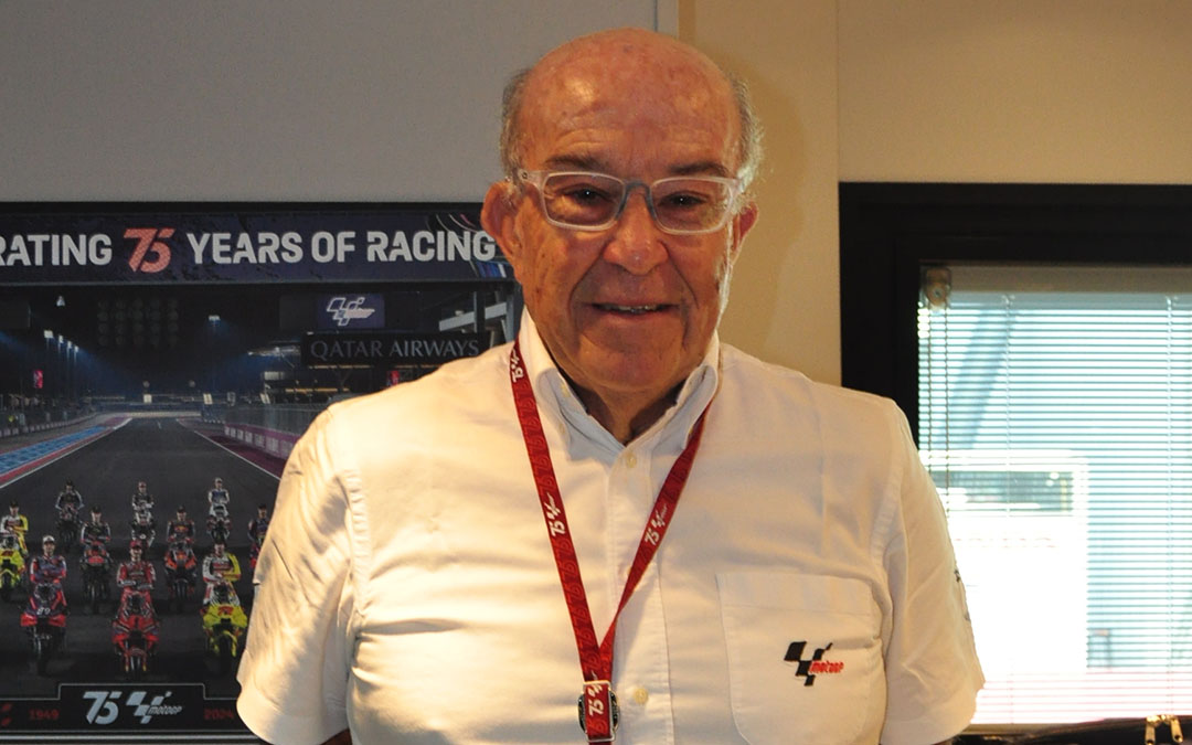 Carmelo Ezpeleta, CEO de Dorna en las instalaciones de Motorland Aragón durante la jornada del viernes./ J.L.