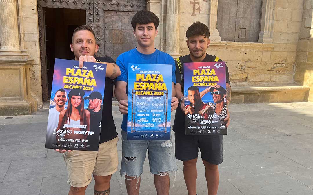 Los empresarios Rubén Boltaña y David García de la Fuente, este lunes, con el dj alcañizano Rubén Fuster en el medio./ L. Castel