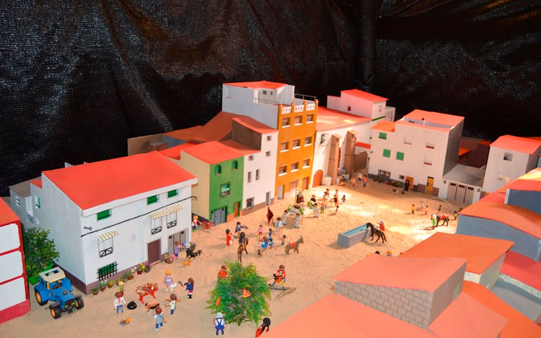 San Antón en Playmobil obra de Óscar Esteban, es una de las exposiciones que se mostraron en la Pither’s. / EsHijar