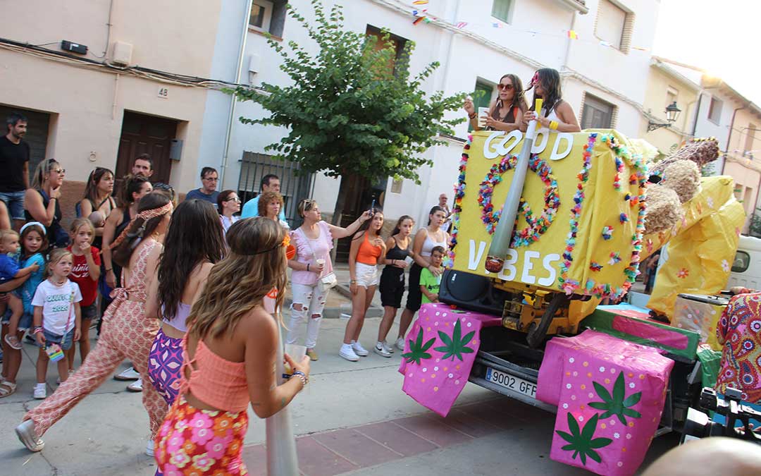 Carrozas en las fiestas de Híjar 2024. / B. Severino