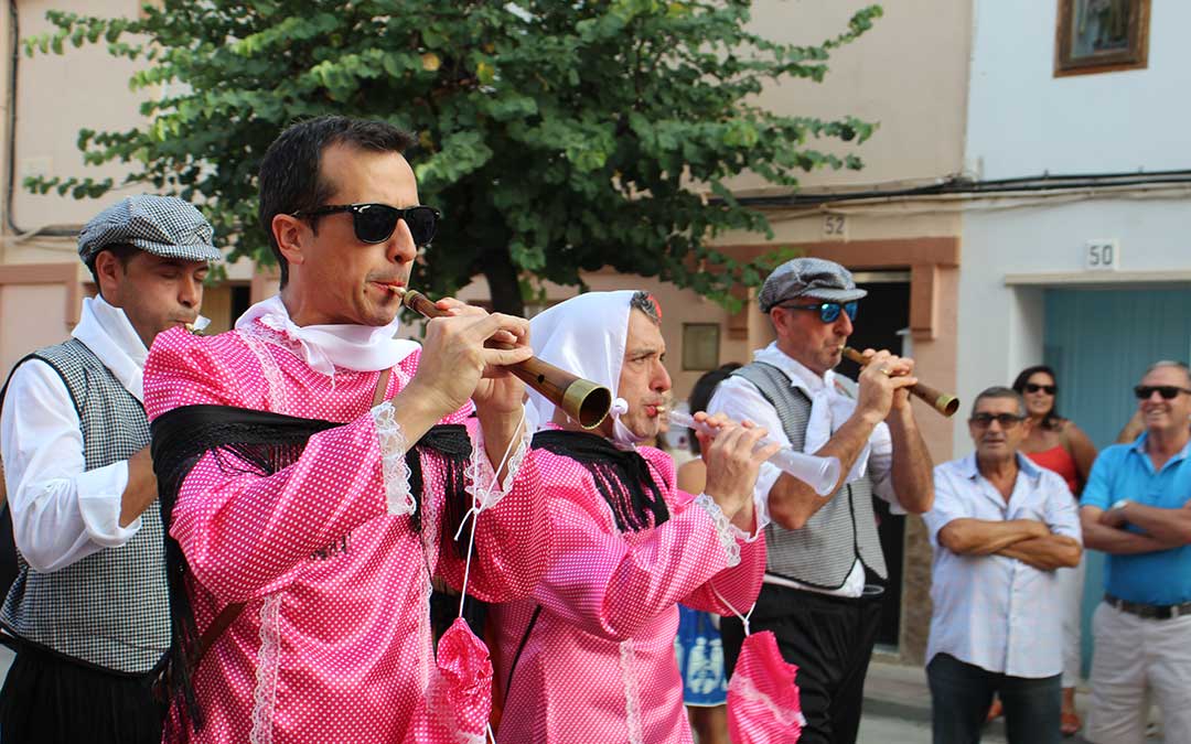 Carrozas en las fiestas de Híjar 2024. / B. Severino