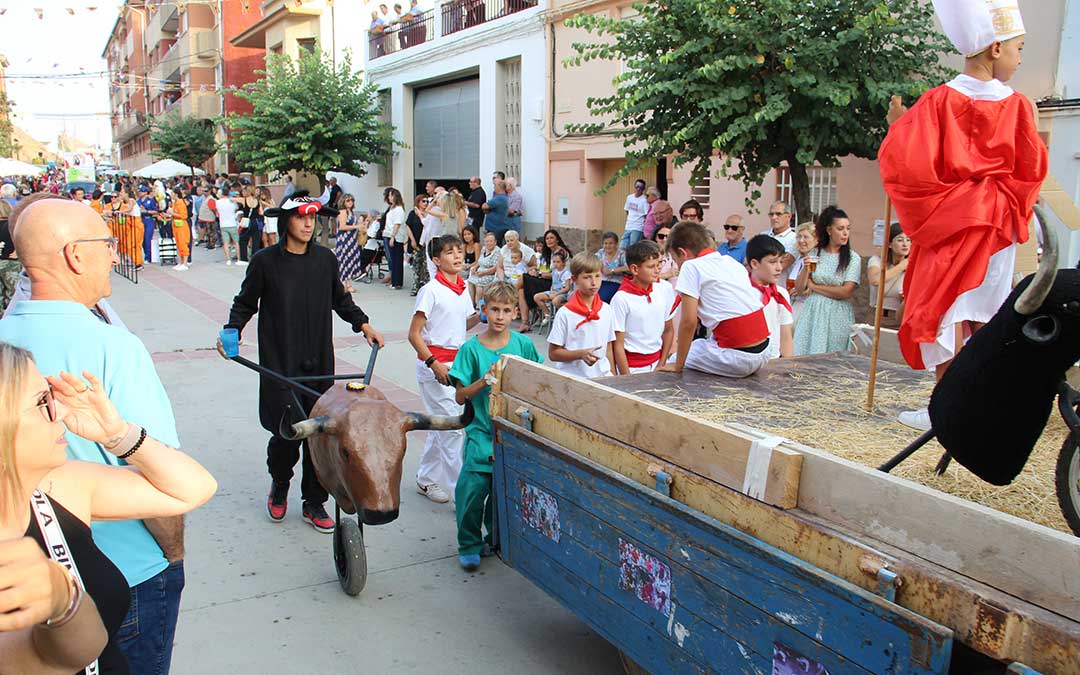 Carrozas en las fiestas de Híjar 2024. / B. Severino