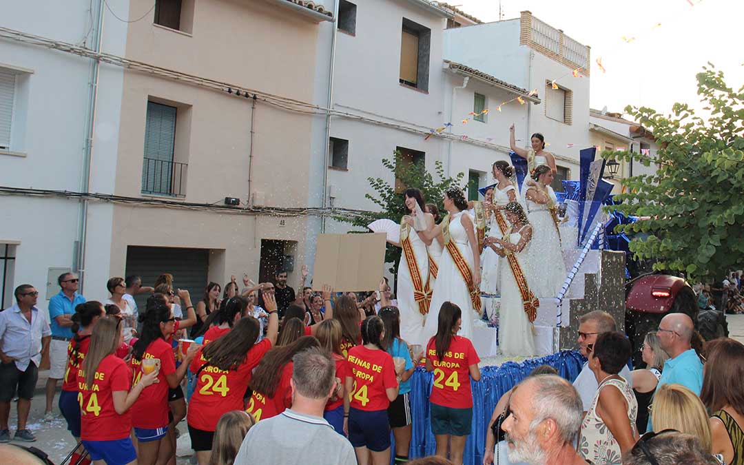 Carrozas en las fiestas de Híjar 2024. / B. Severino