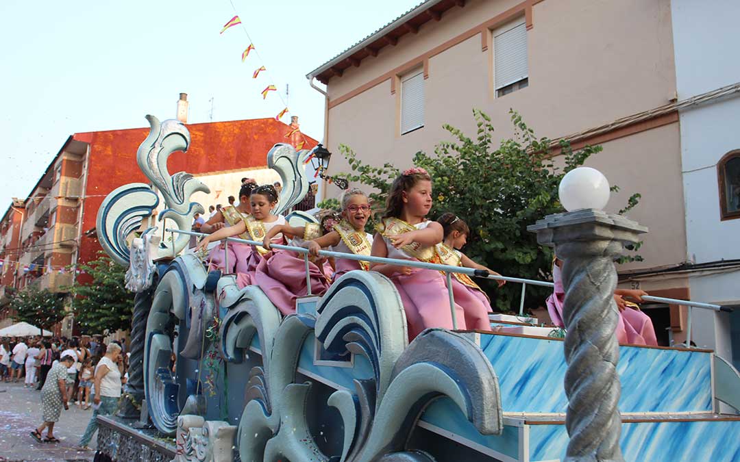 Carrozas en las fiestas de Híjar 2024. / B. Severino