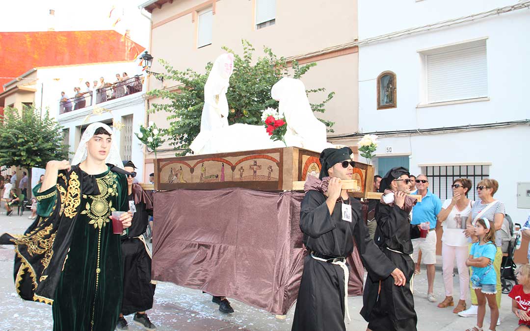 Carrozas en las fiestas de Híjar 2024. / B. Severino