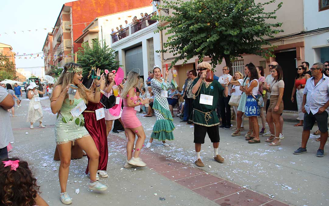 Carrozas en las fiestas de Híjar 2024. / B. Severino