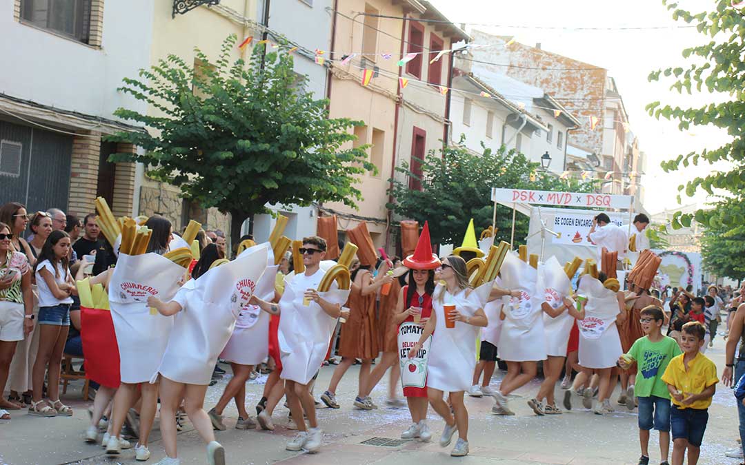 Carrozas en las fiestas de Híjar 2024. / B. Severino