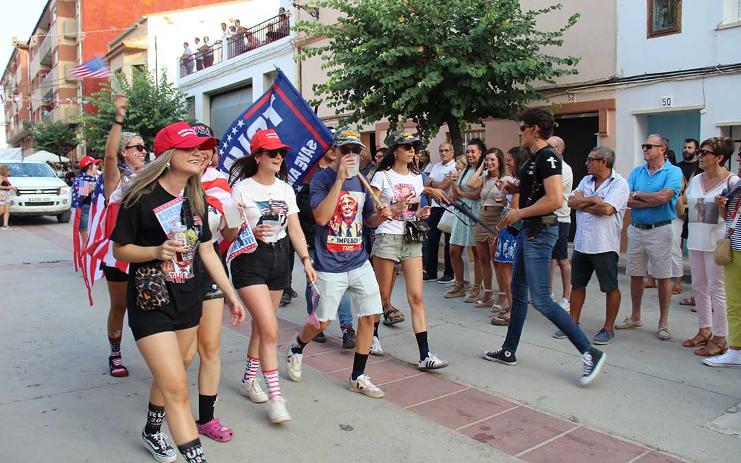 Carrozas en las fiestas de Híjar 2024. / B. Severino