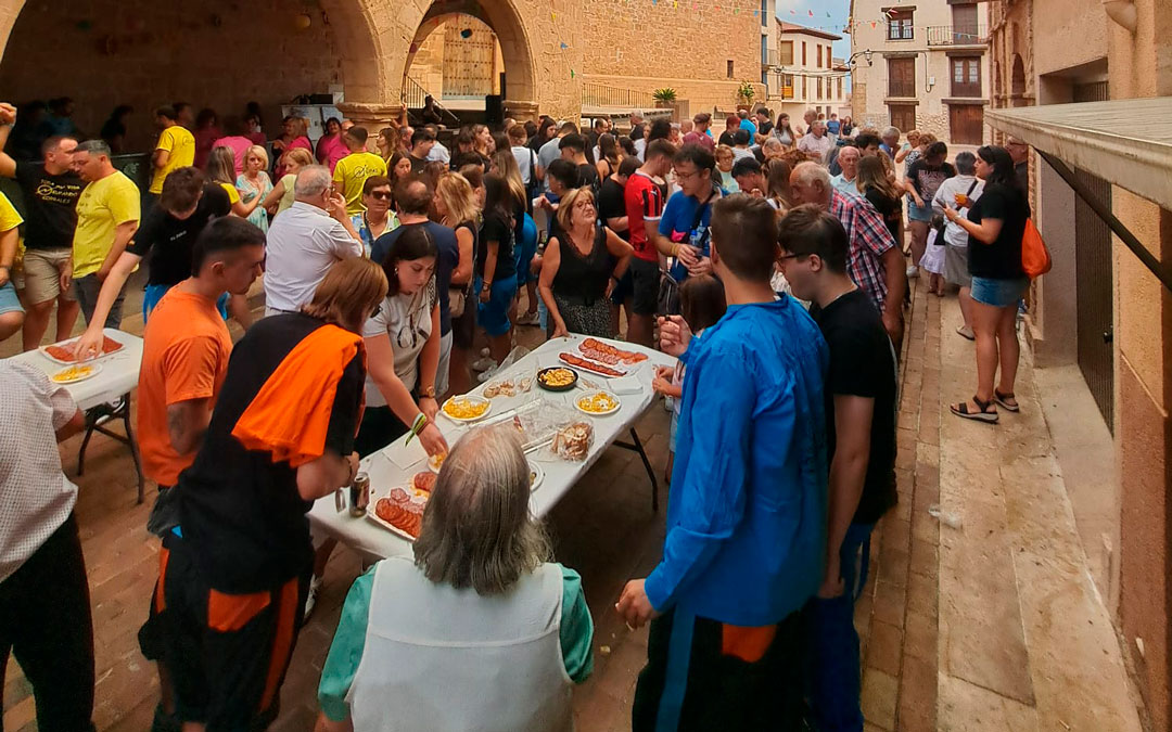 Merienda ofrecida por la comisión./ Imagen cedida