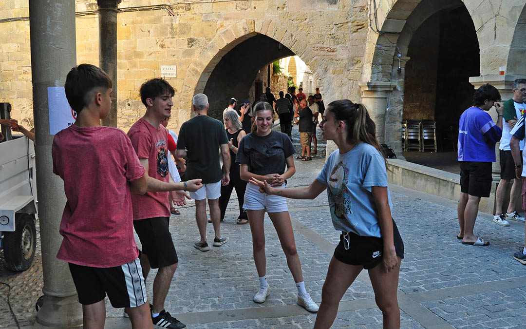 El encuentro contó con una gran participación de personas jóvenes y que cada vez más apuestan por jugar a la morra./ J.L.