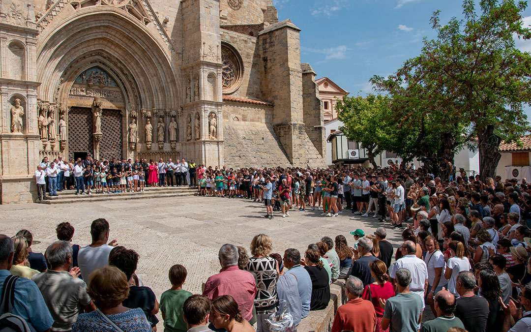 Minuto de silencio en Morella./ L.C.