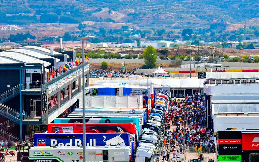 Paddock de Motorland Aragón durante el Gran Premio de Aragón de MotoGP./ Motorland
