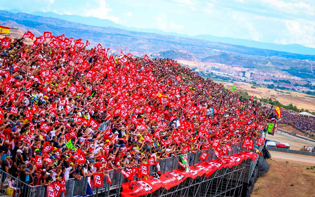 Imagen de la grada de apoyo a los hermanos Márquez en ediciones anteriores./ Motorland