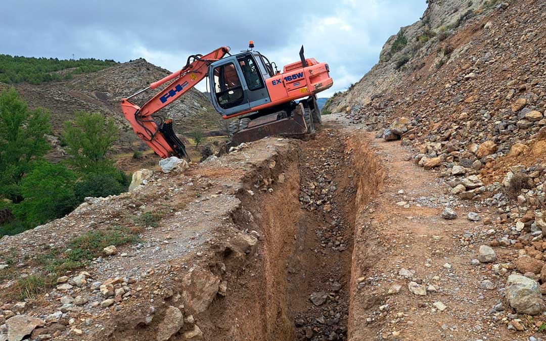 Obras de canalización de saneamiento en las Barriadas del Sur, con la conexión de la red con la Estación Depuradora de Aguas Residuales (EDAR) de la localidad./ Ayto. de Utrillas.
