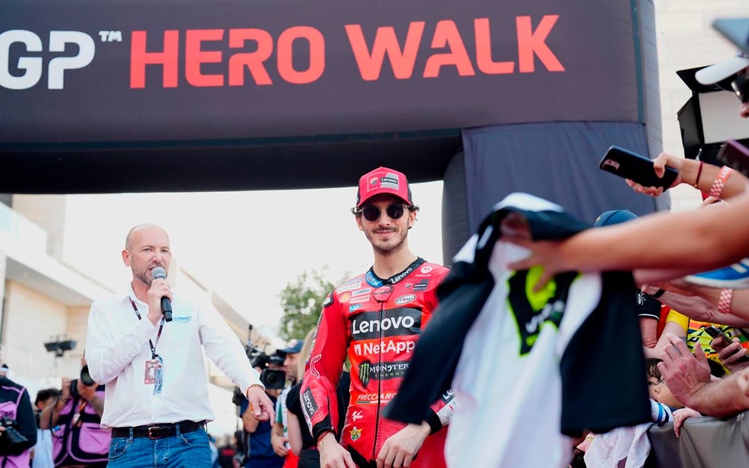 Pecco Bagnaia en uno de los Hero Walk de esta temporada./ Motorland