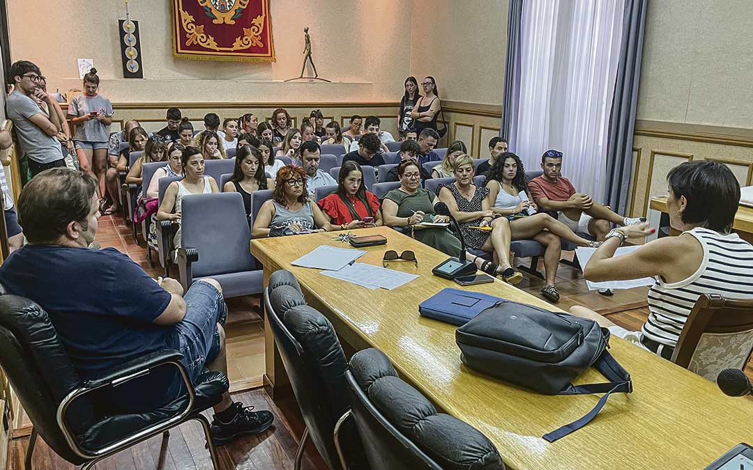 Reunión de la concejalía de Fiestas con los peñistas el martes por la noche / L Castel
