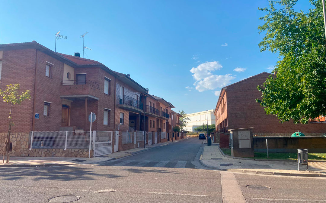 Una de las calles de la zona residencial en la que se produjeron los robos./ L.C.