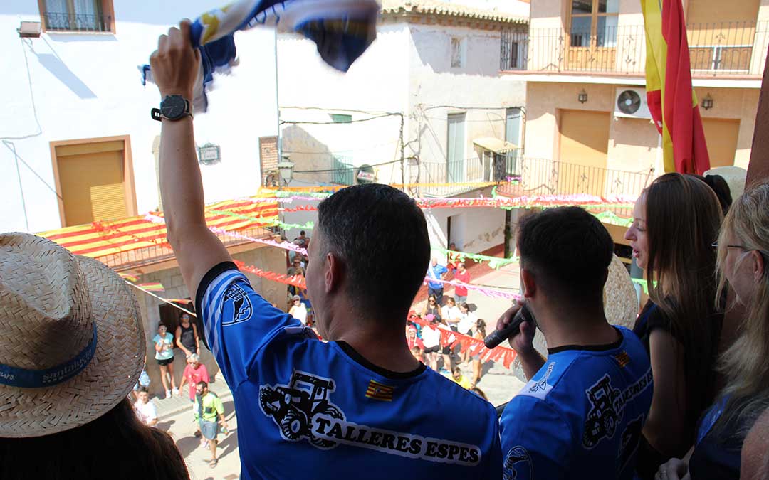 Chupinazo en Samper a cargo del club de fútbol. / B. Severino