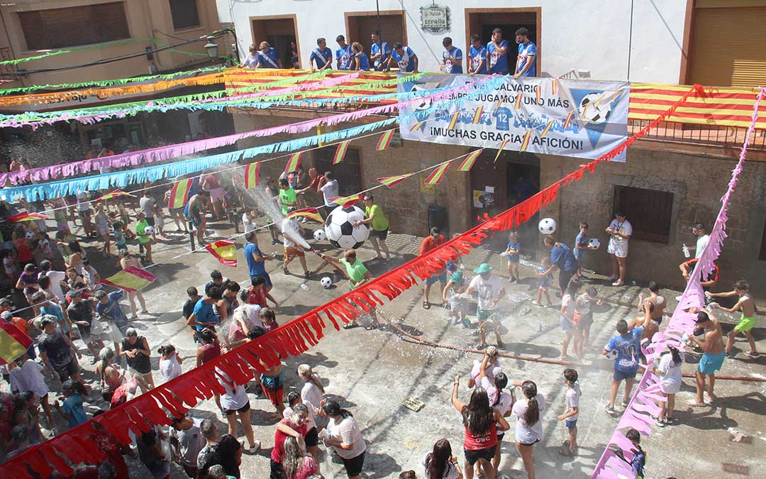 Chupinazo en Samper a cargo del club de fútbol. / B. Severino