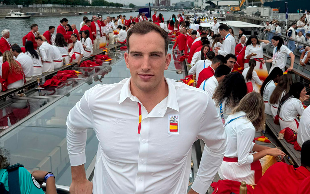 Unai Biel Lara en el río Sena durante la ceremonia de inauguración de los JJOO de París. / Archivo personal