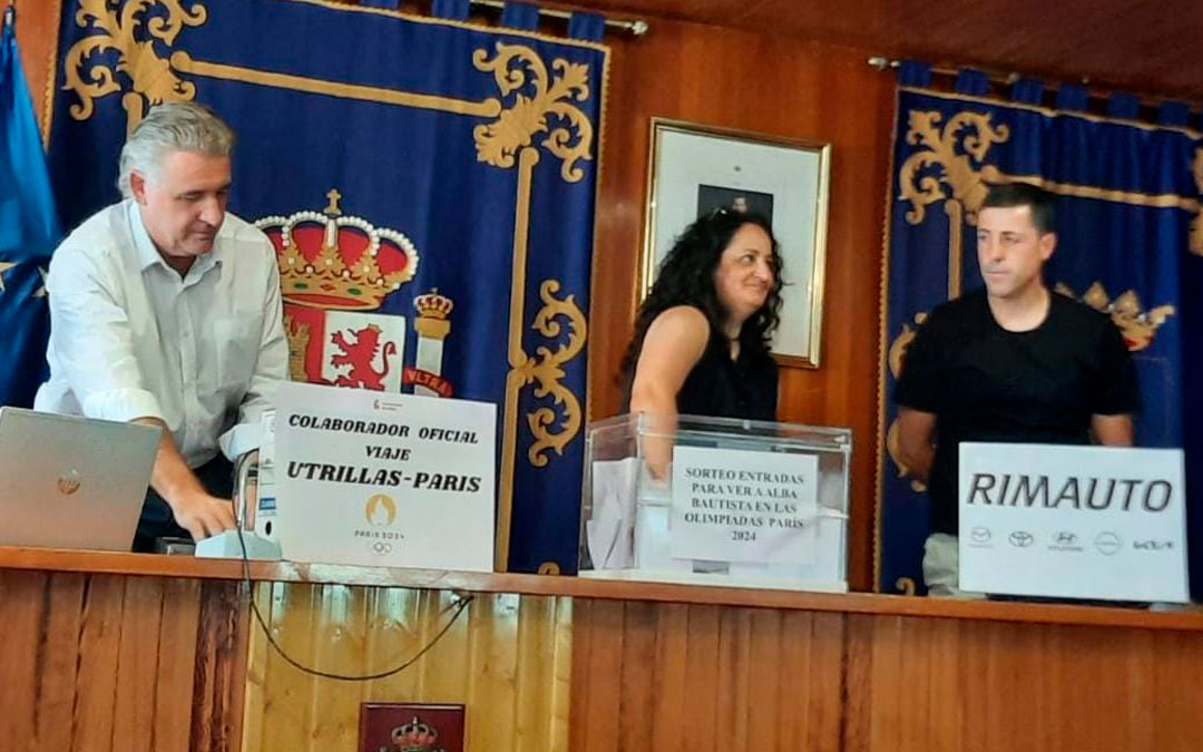 Ines Cañas, la madre de la gimnasta, ha sido la mano inocente del sorteo./L.C.