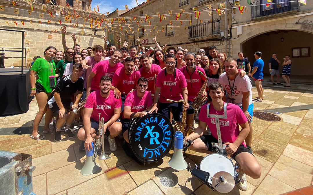 La plaza del Ayuntamiento acogió la gaseosada./ C.Fiestas