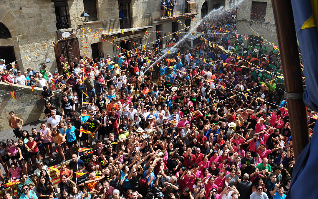 Chupinazo en Valderrobres./ J.L.