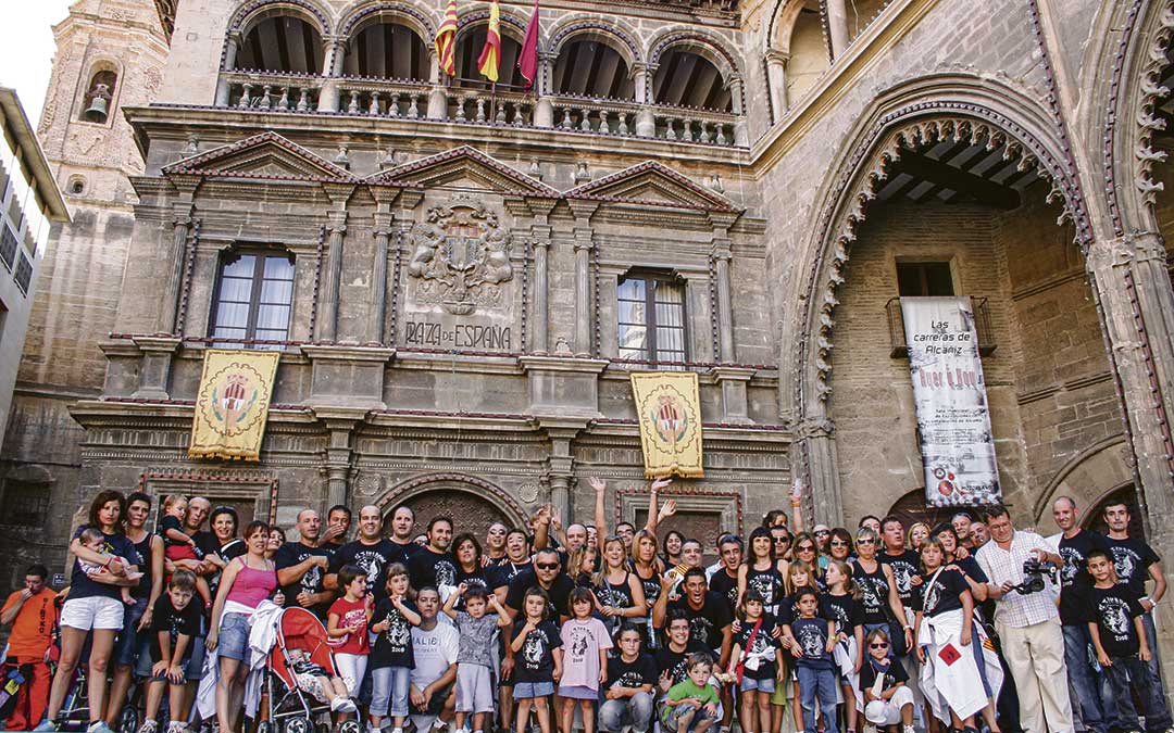 Foto de familia de parte de los integrantes de ‘El Síndrome’ en el año 2009 coincidiendo con el 25 aniversario. / Peña el Síndrome