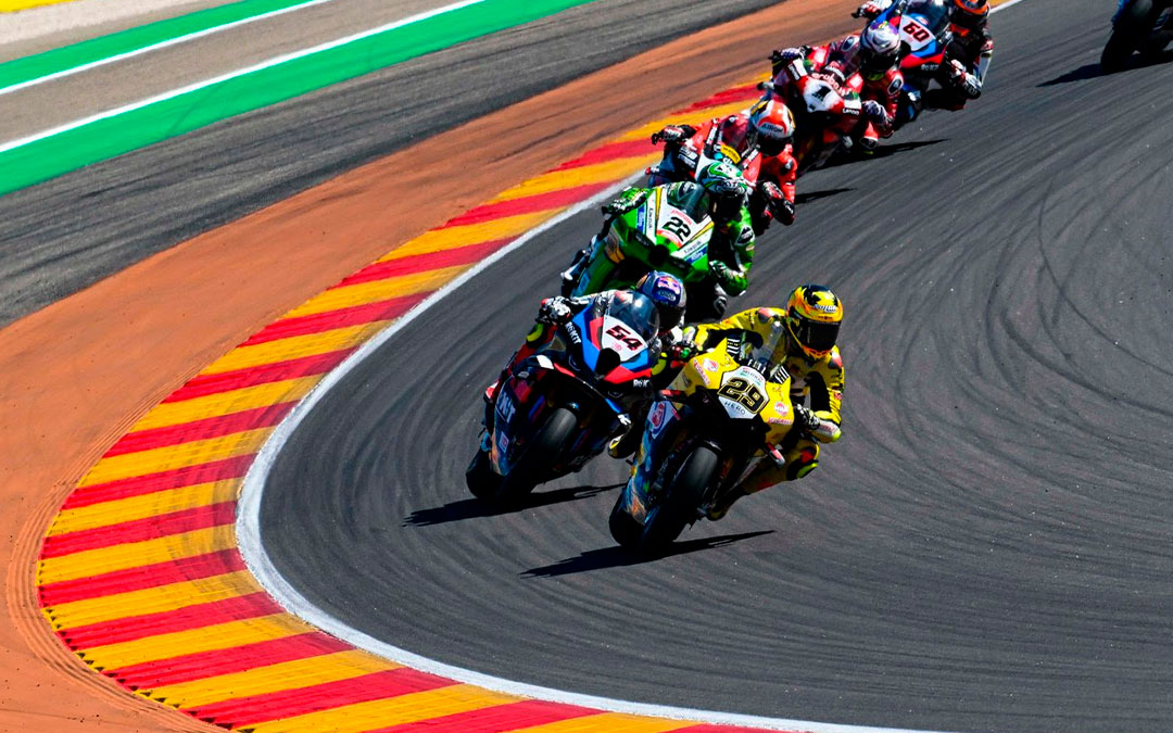 Iannone lideró un grupo compuesto por el italiano, Razgatlioglu, Álex Lowes, Petrucci, Bautista y Van der Mark en la Race 1 de la Tissot Aragón Round 2024./ Motorland Aragón