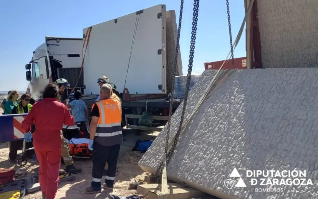 Accidente laboral en Quinto en el que resultó herido grave un vecino de Alcañiz./ Bomberos de la DPZ